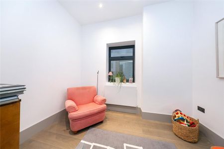 3 bedroom flat in Richmond - Photo 2