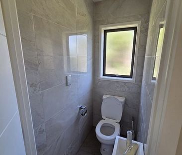 Modern Private 1-Bedroom – Separate Living & Kitch - Photo 6