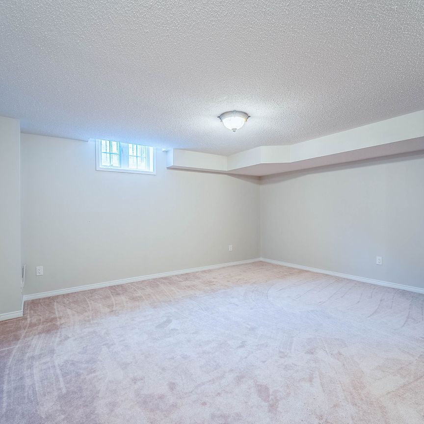 For Lease - 5195 Angel Stone Drive, Mississauga, Ontario - Photo 1