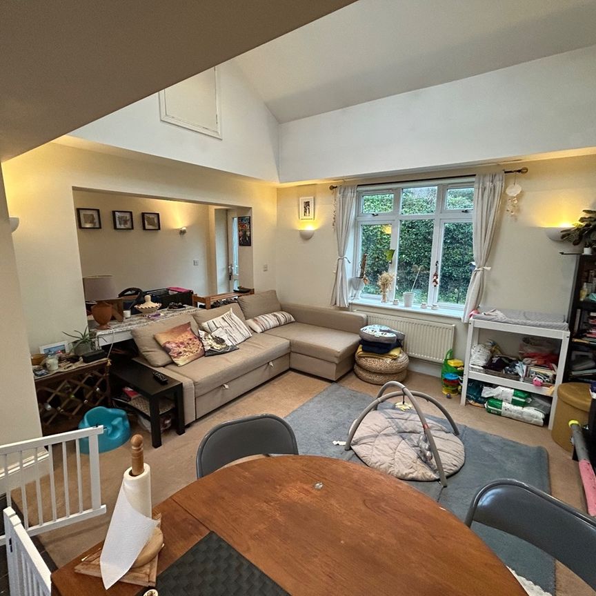 2 Bed Flat, Bishop Road, BS7 - Photo 1