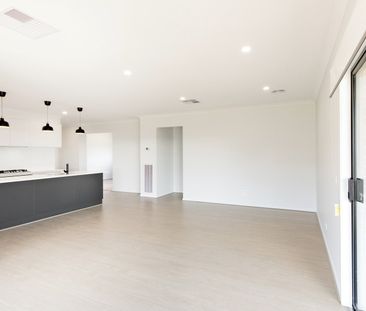 QUALITY BUILT FAMILY HOME IN POPULAR LOCATION - Photo 5