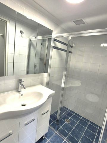 Apartment Living - 2 Bedrooms in the Entrance - Photo 5