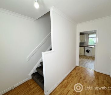 2 Bedroom End of Terrace to Rent - Photo 2