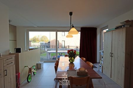 Nieuwbouwwoning met drie slaapkamers, tuintje en carport op een aangename en rustige locatie in Kessenich - Photo 4