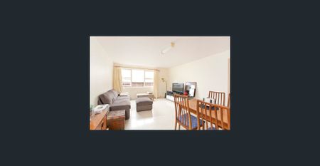 Two Bedroom Unit in walking distance to Freshwater Beach - Photo 2