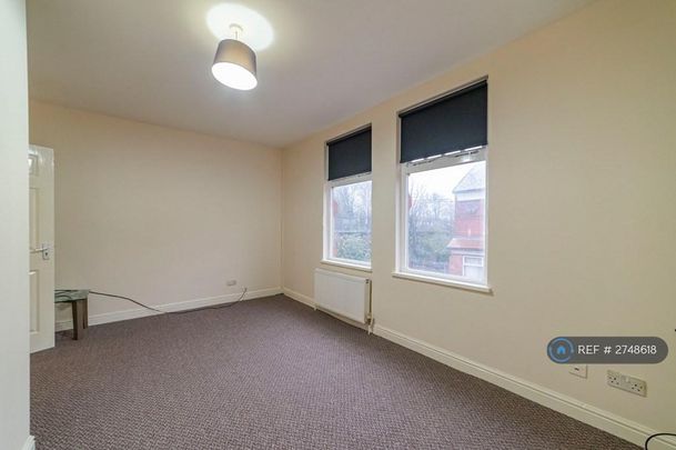 3 bedroom flat to rent - Photo 1