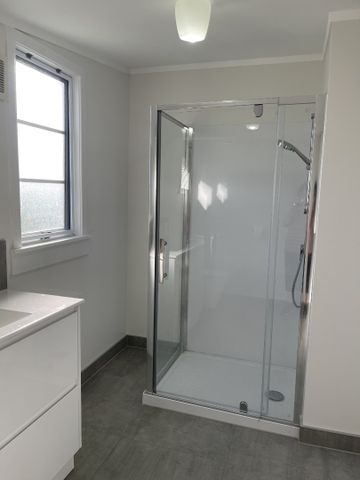 Property Management8a Northcote Road, Takapuna - House for Rent - Photo 4