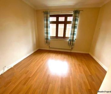 2 bedroom property to rent in London - Photo 2