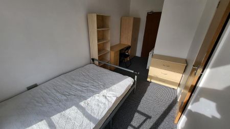 1 bedroom in a house share to rent - Photo 3