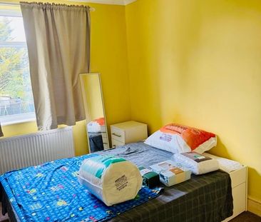 Room in a Shared House, Spencer Close, NW10 - Photo 2