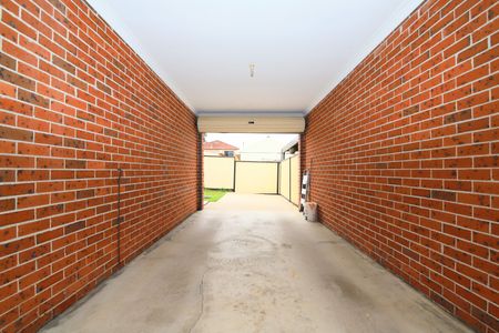 Three Bedroom Townhouse Plus Study - Photo 3