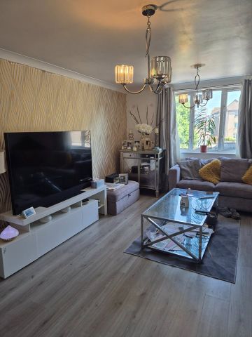 3 Bed Terraced House, Ocean Village, SO14 - Photo 2