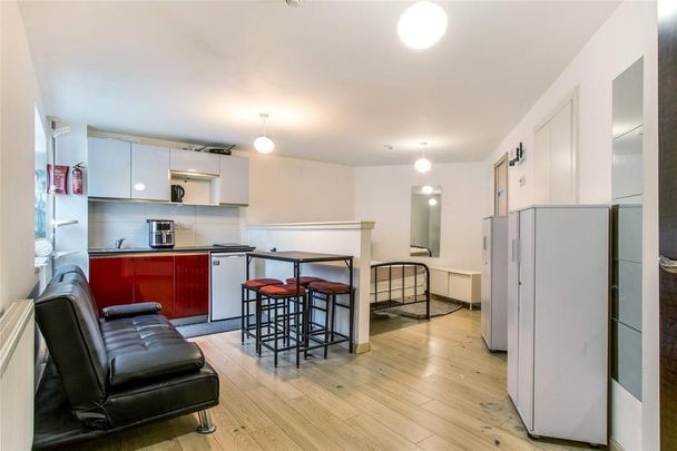 Studio to rent - Photo 1