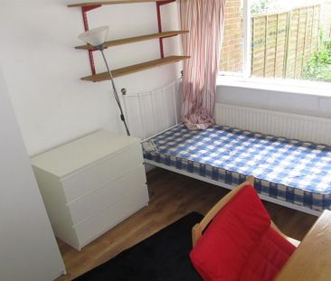 6 bedroom terraced house to rent - Photo 4