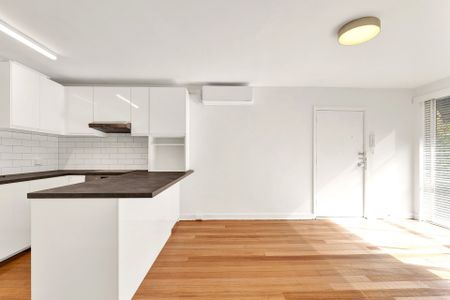 Bright, North-Facing Apartment in Prahran - Photo 3