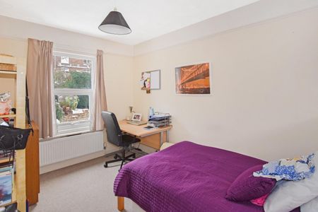 4 bedroom House To Let - Photo 4