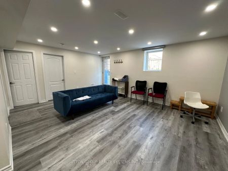 Detached Home For Lease | W9229201 - Photo 4