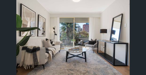 Stunning Ultra Contemporary Living - Photo 1