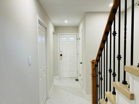 For Lease - 70 Lady Churchill Court, Toronto, Ontario - Photo 2