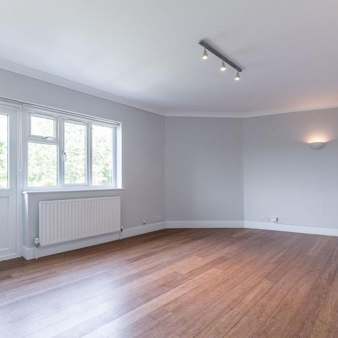 4 bedroom flat to rent - Photo 1