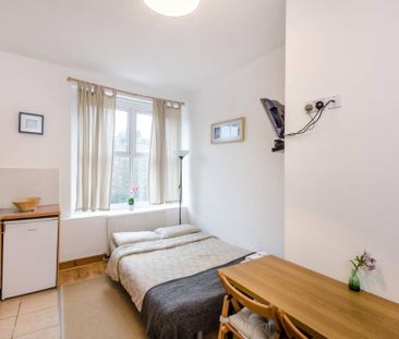 Flat 08 West Cromwell Road, Earls Court SW5 9QL - Photo 1