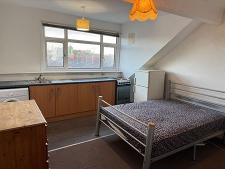 Studio Flat, Harehills Avenue, LS8 - Photo 3