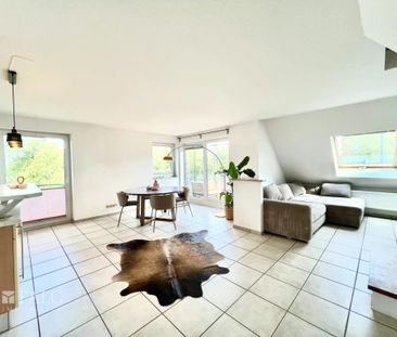 Möblierte Maisonette-Wohnung mit Balkon & TG in Düsseldorf-Unterrath - Photo 1