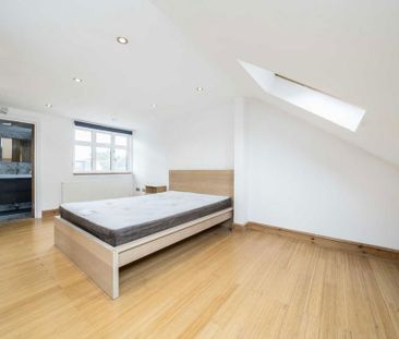 4 bedroom terraced house to rent - Photo 3