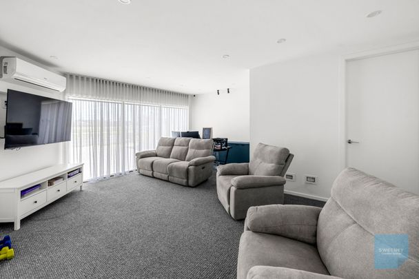 Stunning 4-Bedroom Family Home in Fraser Rise - Photo 1