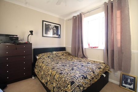 Morley Close, Yateley, GU46 - Photo 3