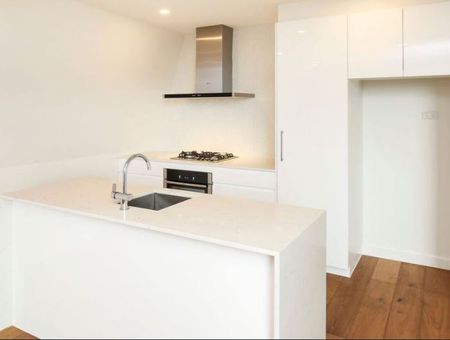 Breathtaking 2 Bed /2 Bath Apartment in the Heart of Collingwood - Photo 4