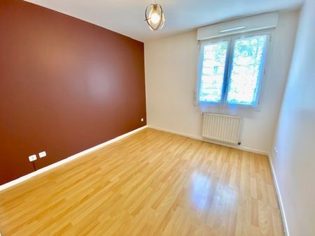 Jolie T3 rue Paul CAZENEUVE LYON 8 - Photo 4