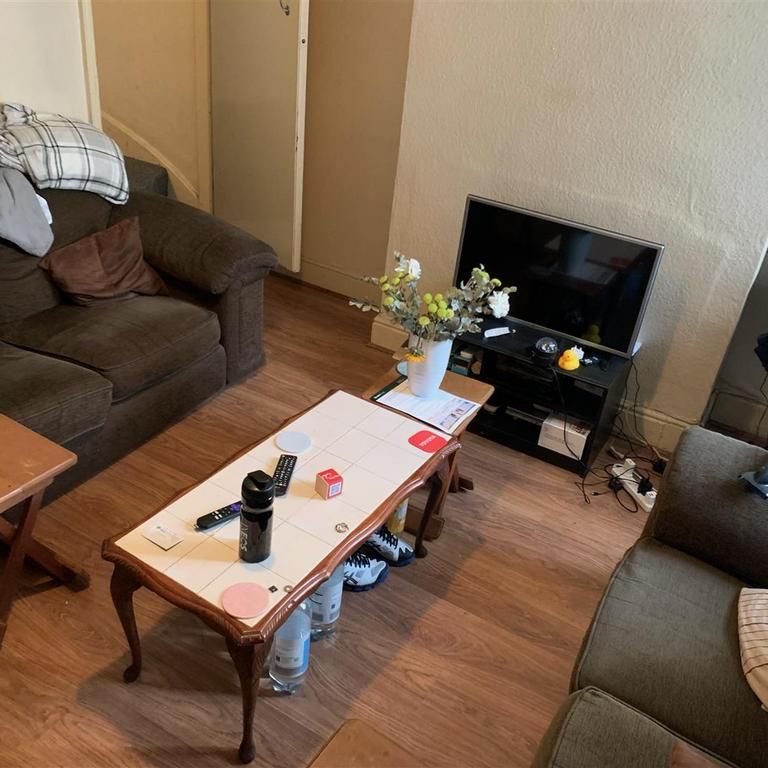 4 bedroom terraced house to rent - Photo 1