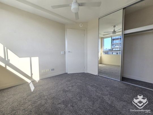 Furnished 2Bed 2Bath 1Car Apartment with Brand New Carpet - Photo 1