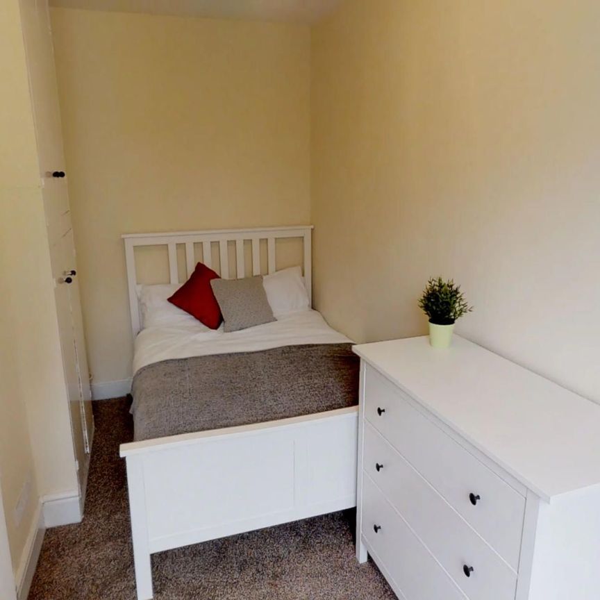 Double Room- BEDMINSTER - Photo 1