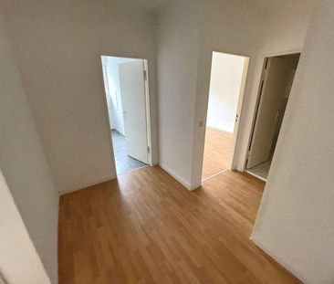 Tapezieren, einziehen und wohlf&uuml;hlen! 2-Zimmer Wohnung mit gro... - Foto 4