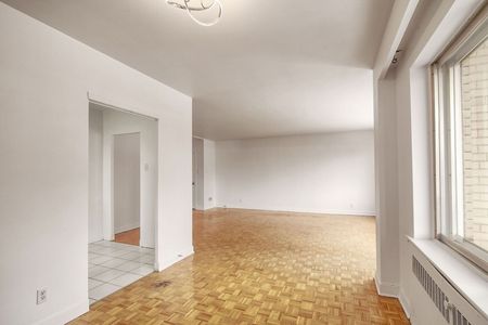 3555 Cote-des-Neiges Road, Montréal, QC - Photo 4