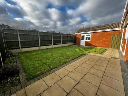 2 bedroom semi-detached bungalow to rent - Photo 3