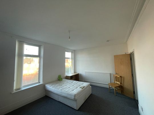 5 Bed Terraced House, Broughton, M7 - Photo 1