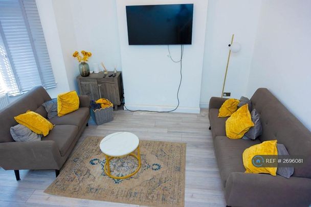 3 bedroom terraced house to rent - Photo 1