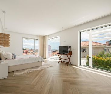 4 Bedroom House with swimming pool, Monte Estoril, Cascais - Photo 5