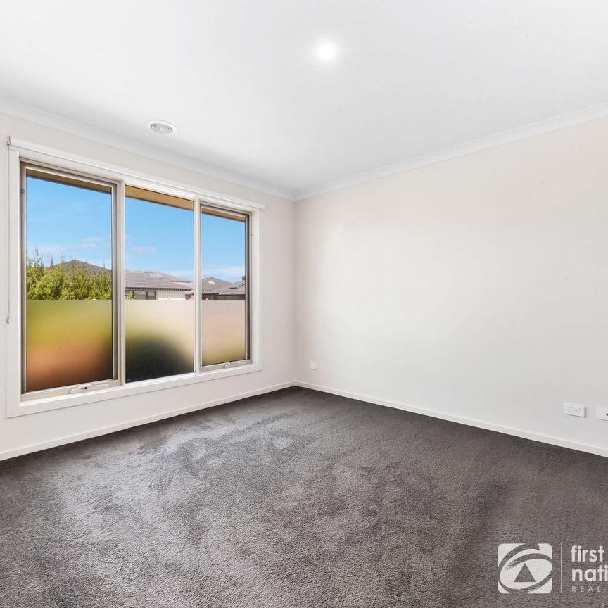 30 Kernot Parade, 3978, Clyde Vic - Photo 1