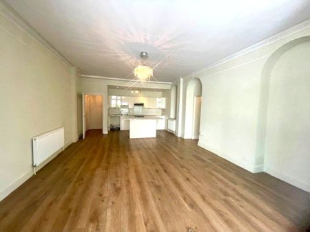 Orchard House, 7 Orchard Gardens, Teignmouth, Devon, TQ14 - Photo 2