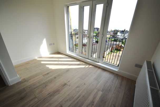 Broadway House, SS9 1AE - Photo 1