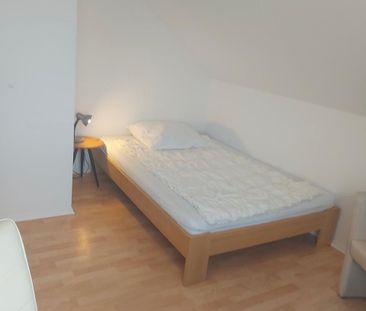 Möbliertes Zimmerin ruhiger Lage - Ditzingen-Hirschlanden - Photo 1