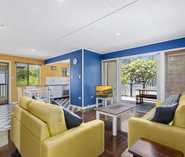 Central Located Family Home in Redcliffe - Photo 4
