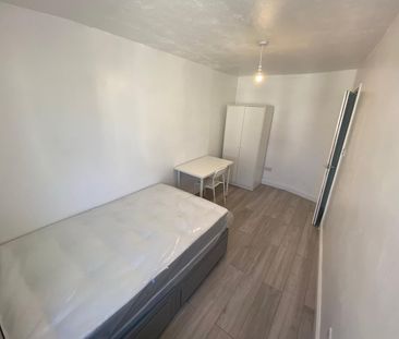 2 Bed Flat, Western Road, BN3 - Photo 2