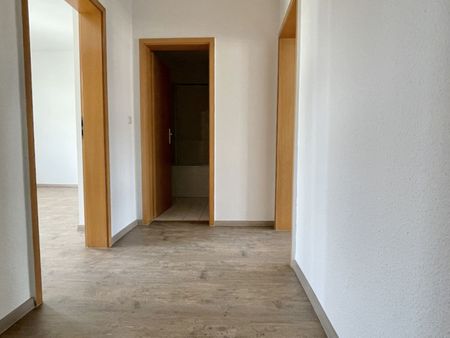 2-Raum • modernes Laminat • Bad mit Wanne • Haus mit Aufzug • Stellplatz • Küche ohne Fenster - Foto 4