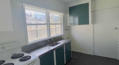 Family-friendly St Johns Hill home - Photo 4