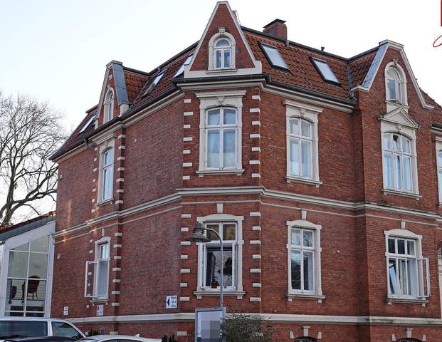 Einladende Altbauwohnung im historischen Gebäude in guter Innenstadtlage! - Photo 1